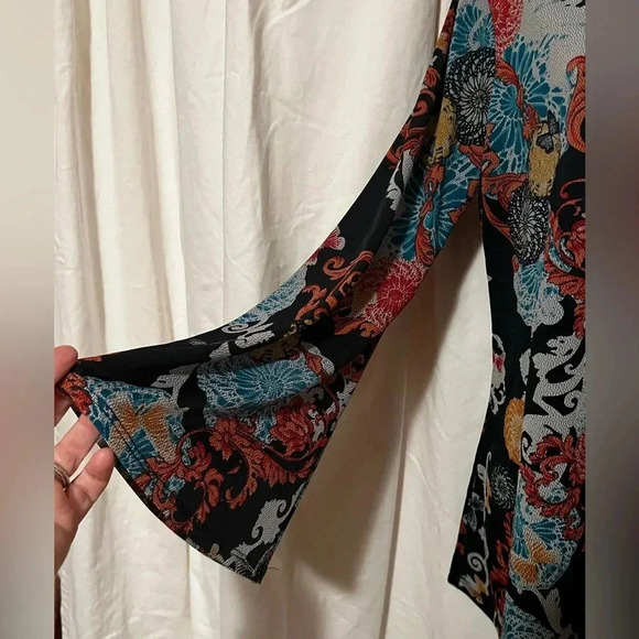 Dress Barn Woman's Size L Tunic Designer Fashion Floral Swirles Hip Chic - Picture 3 of 5